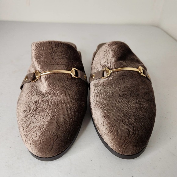 Bella Vita Women's Bab's Mule 6.5 Taupe Embossed Velvet - Picture 2 of 9